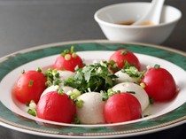 Hakone Sengokubara Chinese Restaurant Taigen_Cold sesame tofu and tomato. This uses tofu from a local store with a long history.