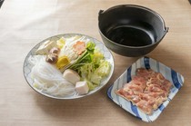 Aquatic Garden and Kyo Kaiseki Cuisine, Yakiniku, Nabe Cuisine - Isshin_Freshly ground chicken hotpot, sukiyaki