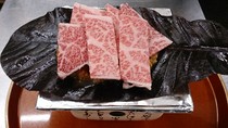 Aquatic Garden and Kyo Kaiseki Cuisine, Yakiniku, Nabe Cuisine -  Isshin_Hida beef grilled on magnolia leaves