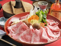 Aquatic Garden and Kyo Kaiseki Cuisine, Yakiniku, Nabe Cuisine - Isshin_Enjoy the Hida beef shabu-shabu and Hida beef sukiyaki in a private room.