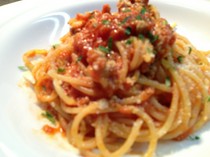 Trattoria 522_Spaghetti with tomato sauce and salsiccia