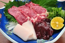 Kappo Sushi Umeda_You can choose your favorite horse meat sashimi individually or as an assortment.