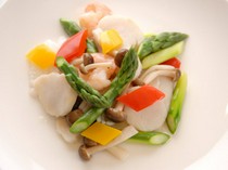 Chinese Restaurant Chanchan_Stir-fried shrimp, squid, scallops and asparagus with salt