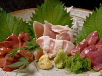 Momoya Kamimaezu_Please enjoy our fresh sashimi.