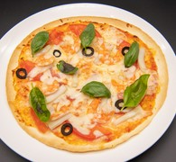 Brasserie Rakuya_Shrimp and squid thin pizza