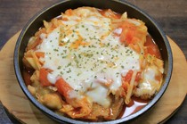 Izakaya Kumakichi_Fried chicken with tomato and cheese