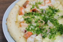 Izakaya Kumakichi_Seafood Ajillo-style pizza