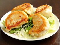 Chinese Restaurant Lotus Moon Shin Marunouchi Building_Hand made soft "Lotus Moon specialty extra large gyoza dumplings"