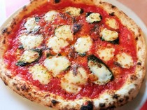 Very Very Strawberry_Napoli - Tomato Sauce, Anchovy, Oregano, Basil, Mozzarella