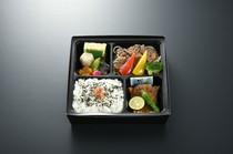 Atsugi Tachibana_Makunouchi bento 1,728 yen (product price 1,600 yen, consumption tax 128 yen)