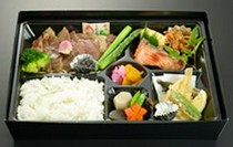 Atsugi Tachibana_Steak Kaiseki Bento 5,832 yen (product price 5,400 yen, consumption tax 432 yen)