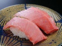 Daiki-Suisan Kaiten-Zushi_Please try the store's proud dish, "Bluefin Tuna Fatty"