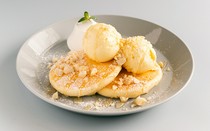 PANCAKE ROOM_Repeat customers keep coming back! The very popular "Honey Macadamia Pancakes"