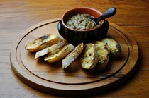 il Cardinale_Cardinale-style chicken liver and porcini crostini