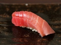 Tsukiji Suzutomi GINZA SIX branch_"Tuna Nigiri" - Deliciousness only possible with the training of our craftsmen and the finest ingredients