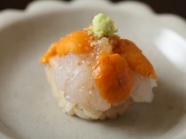 Tsukiji Suzutomi GINZA SIX branch_A competition of the best ingredients selected from all over Japan: "White Shrimp and Sea Urchin"