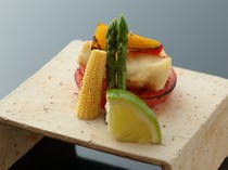 Sushi Hasegawa Nishiazabu Branch_Savory grilled "Grilled Sea Bass with Western Vegetables (seasonal special)"