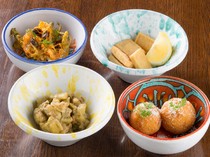 Cantina Siciliana Hakata_[Four-Assorted Assaggini (appetizers in small dishes)] Enjoy appetizers from South Italy using meat, fish, and vegetables.