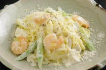 37 PASTA_Spaghetti with shrimp and asparagus in lemon cream sauce