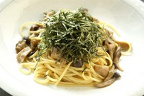 37 PASTA_Tuna and mushroom spaghetti with butter and soy sauce, black pepper flavor