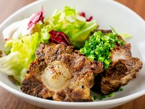 Hakata Motsunabe Shoraku_"Salted oxtail" is a dish that takes a lot of time and effort to complete, as it is slowly simmered and then grilled.