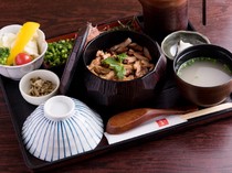 Umaya JR Hakata City Branch_[Hitsumabushi Set with Mitsuse-dori Chicken] Fully enjoy the savory taste of chicken.