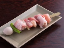 Umaya JR Hakata City Branch_[Special Umaya Skewer] Enjoy this very voluminous skewer.