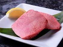 YAKINIKU CHAMPION JR HAKATA CITY STORE_Luxurious cut of "Thick-sliced salted tongue"