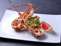 Teppanyaki Ten Hakata branch_[Spiny Lobster Grilled on an Iron Griddle] Enjoy the great hospitality.