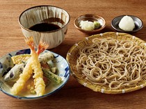   Shrimp and early summer vegetable tempura soba 