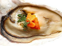 L'ECAILLER OYSTER BAR_Grilled oysters with sea urchin and oyster soy sauce (1 piece)