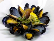 L'ECAILLER OYSTER BAR_Wine steamed mussels