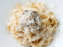 L'ECAILLER OYSTER BAR_Fettuccine with oysters and truffle sauce, plenty of cheese and black pepper