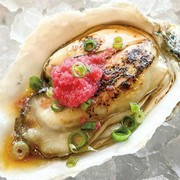 L'ECAILLER OYSTER BAR_Grilled oysters and grated red radish