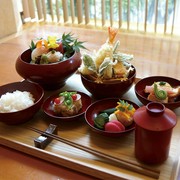  午餐套餐，份量可選 