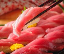  90-Minute All-You-Can-Eat Sushi and Overflowing Hand-rolled Sushi - Experience the ultimate luxury of crab and sushi. A perfect harmony of quality and quantity, made without compromise 