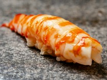  "Prawn sushi" made with fresh prawns freshly caught in the restaurant 