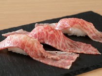 烤肉 最牛 涩谷店_烤日本牛肉寿司（2件）