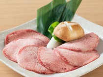 烤肉 最牛 涩谷店_凸显优美肉质美味的【上等牛舌盐烤】