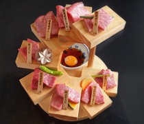 Cow specialty store Itamae Yakiniku Ichigyu Kitashinchi Branch_Ichigyu Specialty 8-tier Platter - If you are unsure what to order, this is the one that lets you enjoy the whole Wagyu beef!