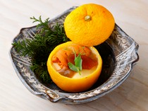 Nihonbashi Suitengu Nanatosha_Appetizer: Homemade dried mullet roe, sea urchin, and konowata in a yuzu pot