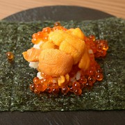 Tenma Sakaba Sushikin_Luxurious sushi with sea urchin and salmon roe