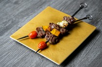 우시니 카나보 아자부주반_엄선된 고기를 색다른 맛으로 즐기는 '브로셰트'