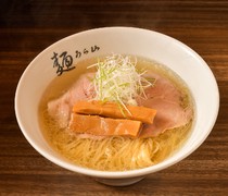 Men Urayama Sakae Main Branch_Salt Ramen - A signature item of Men Urayama. The delicious taste of seafood broth is concentrated in it.