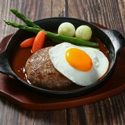 HIDATAKAYAMA MEAT_The rich flavor of two ingredients combined: "Hida Beef Takayama Meat Hamburger"