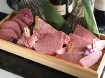 Kuroge Wagyu Junniku Yakiniku M.M.ya_"MMya Plate" where you can enjoy carefully selected Japanese Black Beef
