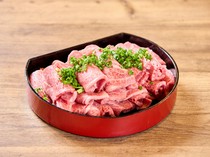 Kuroge Wagyu Senmonten Nikuya Fumitsuki_Experience the specialty store's commitment with "Wagyu beef shoulder roast"