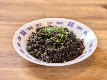 Kuroge Wagyu Senmonten Nikuya Fumitsuki_Uchina Squid Ink Fried Rice - It is an irresistible delicacy.