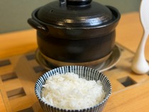 Enman Izakaya Kougetsu_"Claypot rice" where each grain is plump and shiny, and the natural sweetness and aroma of the rice fills your mouth.