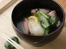 Ginza Mochifuji_Ozoni - Savor the bliss of freshly pounded mochi rice cakes and carefully selected dashi broth in Ginza.